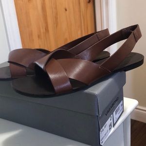 Brand new in box Vagabond Shoemakers Tia Sandals in brown goat leather, size 38